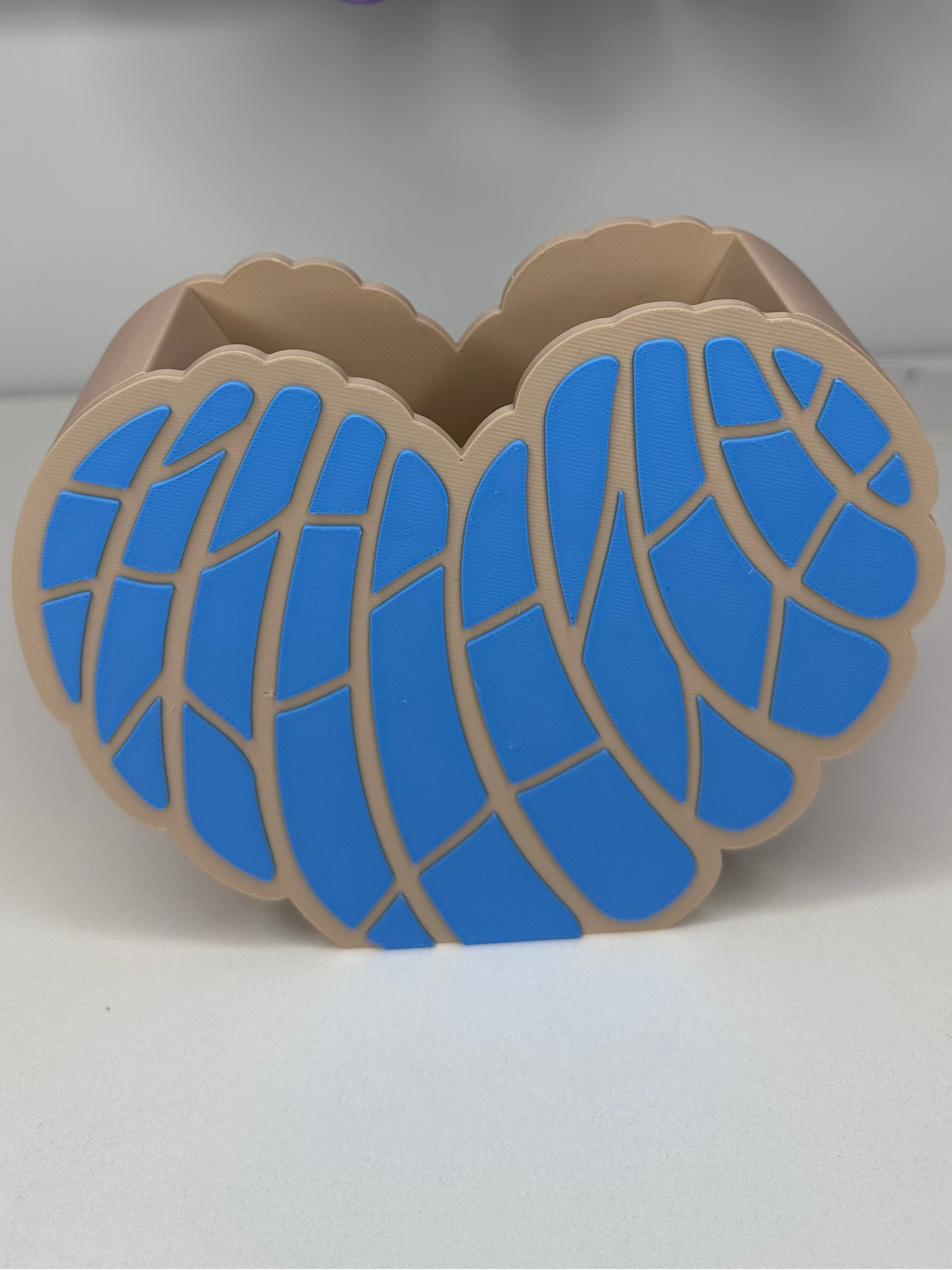 3D Printed Concha Heart Pen Holder – Custom Two-Color